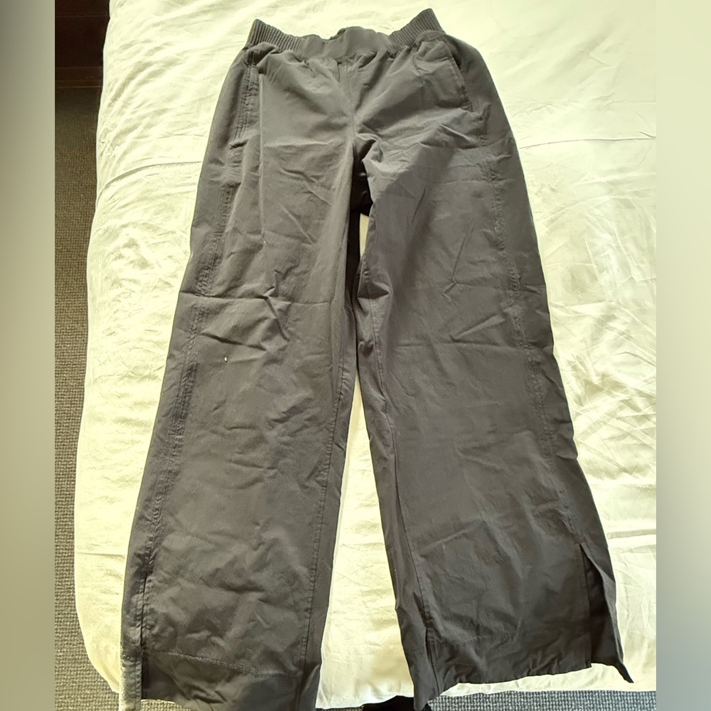Black LULULEMON Wide-Leg Pants. SIZE 6. Great for golf games